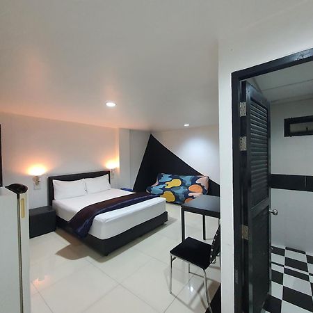 @Room Apartment Бангкок Экстерьер фото